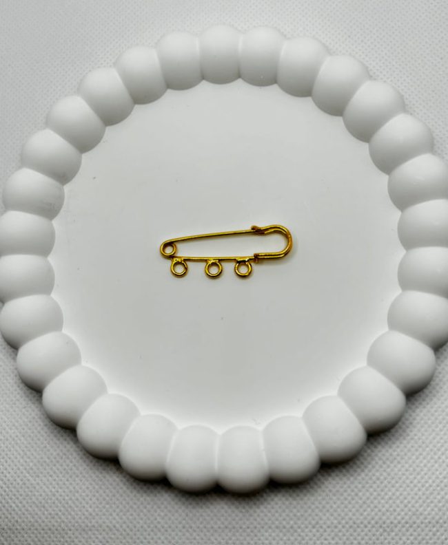 Plain 3 Charm Gold Pin